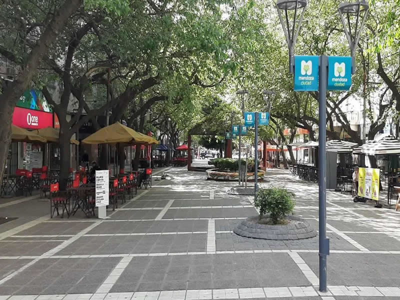 Peatonal Sarmiento, Capital. Mendoza, Argentina.
