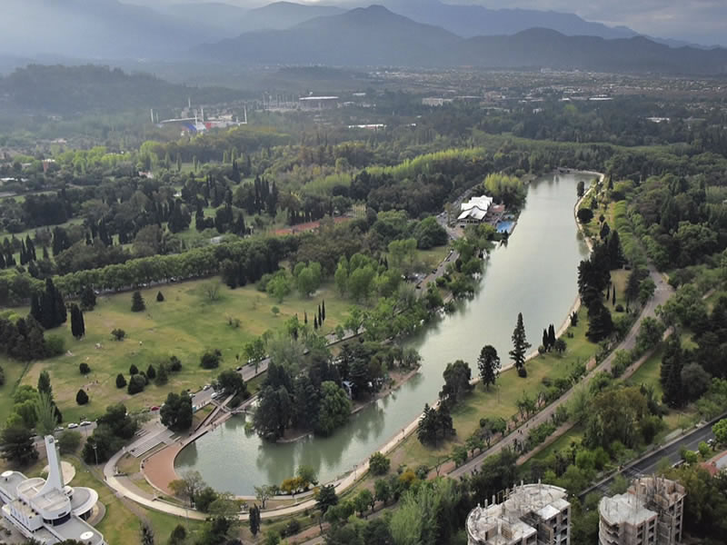 Lago Parque General San Martín, Capital. Mendoza, Argentina.