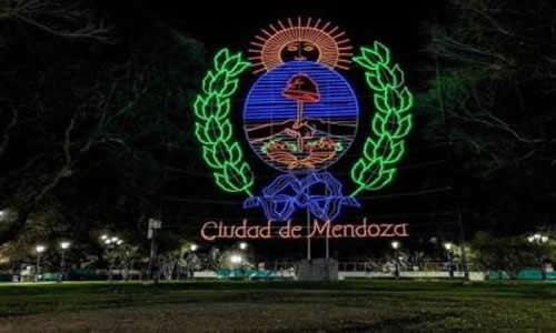 Foto: Marcela Alvarez Pinto Escudo de Mendoza Plaza Independencia Capital Mendoza Argentina