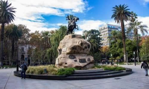 Foto: Nicolás RÃos Plaza San MartÃn Capital Mendoza Argentina